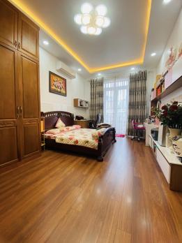 Ở NGAY! Bán Nhà 4 Tầng Cực Đẹp Phan Đăng Lưu, 40m2, 6.3 Tỷ TL