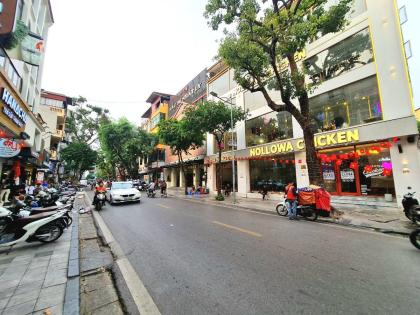 Bán nhà Lô Góc Mặt Phố Hàng Cót,Hoàn Kiếm 200m2 x 7T Thang máy, MT 17m 155 Tỷ
