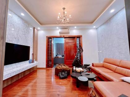 Bán nhà Lê Văn Hiến, 35m2, phân lô, ô tô, nội thất chủ tặng,  nhỉnh 5tỷ.