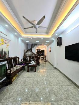 NHÀ ĐẸP NGÔ GIA TỰ LONG BIÊN, NGÕ Ô TÔ, GẦN PHỐ, DT RỘNG CÓ 6.X TỶ