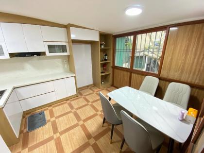 Bán căn hộ tầng 2 tập thể Bách Khoa, Hai Bà Trưng, 70m2, nhà đẹp full nội thất, ngõ ô tô