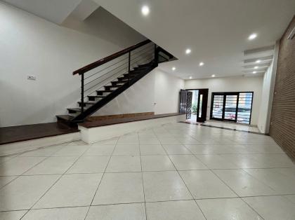 Cho thuê nhà MỚI ĐẸP KĐT Văn Quán 80m x 4 tầng 23 triệu 0903409888
