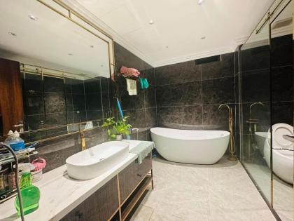 CỰC HIẾM-Bán nhà Mặt Phố Yên Hòa 50m2/7T Thang máy, MT siêu rộng 7m 27 Tỷ