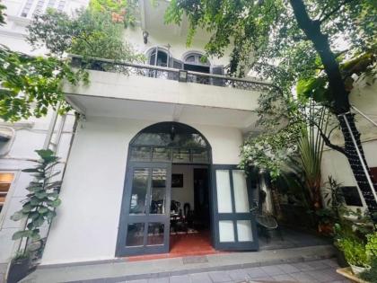 Bán nhà Đội Cấn, diện tích 375m x 4 tầng, mặt tiền 10m, giá 93 tỷ.