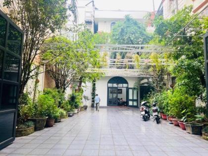 Bán nhà Đội Cấn, diện tích 375m x 4 tầng, mặt tiền 10m, giá 93 tỷ.