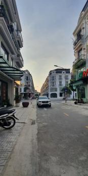 Tôi bán nhà phân lô 5 tầng thang máy Cửu Việt Trâu Quỳ Gia Lâm giá 14.5 tỷ