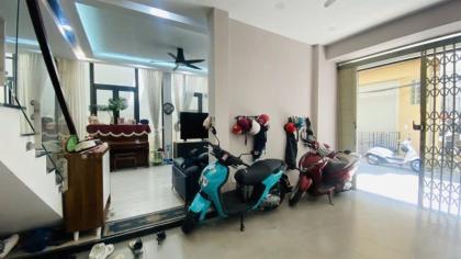 Bán Nhà HXH đường C18 - Khu K300, thông ra Cộng Hòa, 9x9.5m, 3 Tầng, 4 PN, 17.9 tỷ.