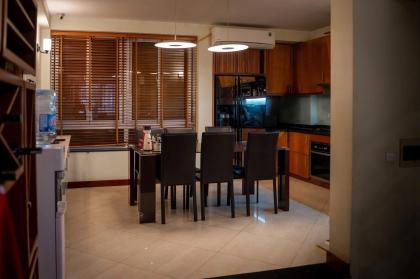Bán nhà Mặt Phố Cốm Vòng (Ngõ 36 Duy Tân) 60/70m x 7T Thang máy, MT 5.7m 36 Tỷ