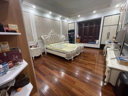 Biệt thự 4T, Văn Quán, DT 240m2, MT10m, 63 tỷ Hà Đông