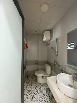 Bán nhà ngõ 173 Hoàng Hoa Thám, diện tích 30m x 6 tầng, mặt tiền 4m, giá 6.6 tỷ