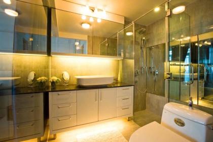Chính chủ cần bán căn hộ cao cấp tầng 19 Sailing Tower, Quận 1 : -	 Vị trí vàng view công viên Dinh Độc Lập có sổ hồng