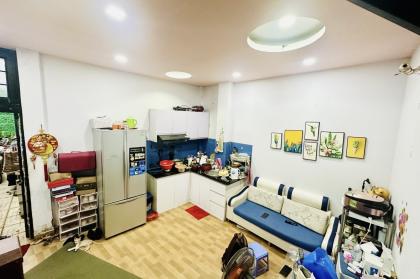 Hoàn công đủ, Nhà 3 tầng, Xe hơi vào tận cửa, Hoàng Hoa Thám - Bình Thạnh, nhỉnh 3 TỶ