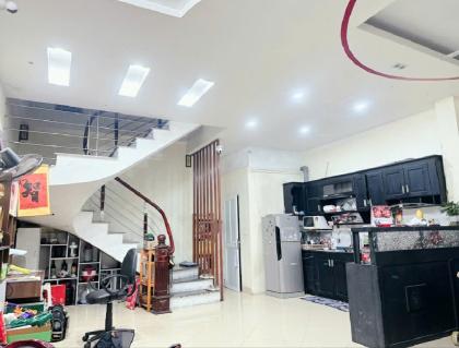 NHÀ ĐẸP CẠNH KĐT VIỆT HƯNG LONG BIÊN, Ô TÔ VAO NHÀ, GẦN PHỐ, DT 48M2 CÓ 7.X TỶ