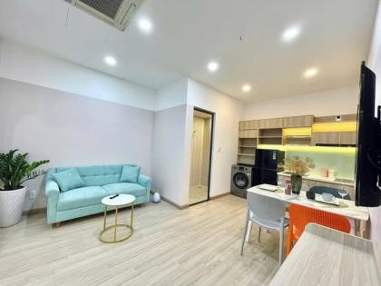 CHDV Đường Tống Văn Hên Phường 15 Quận Tân Bình.
