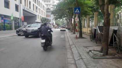 Bán Nhà Mặt Phố Quận Cầu Giấy 80m4T MT6,5m 2 Vỉa Hè 37 Tỷ Nghĩa Đô.