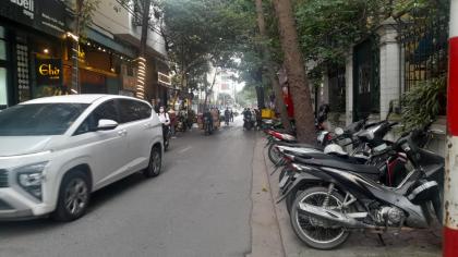 Bán Nhà Mặt Phố Quận Cầu Giấy 80m4T MT6,5m 2 Vỉa Hè 37 Tỷ Nghĩa Đô.