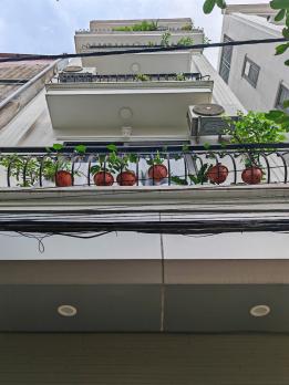 Bán nhà Tây Hồ 33m2, 2 thoáng, ô tô, nội thất chủ tặng, nhỉnh 6 tỷ.