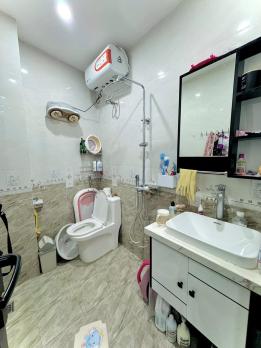 Bán nhà Cự Lôc, Diện tích 33/36m x 6 tầng, mặt tiền 3.8m, giá 7.75 tỷ