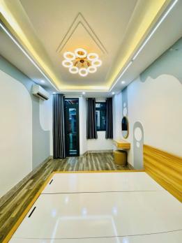 Chính Chủ - Hẻm Xe Hơi 5M ,DT 30M2 , 5 Tầng Đúc Với 3PN,4WC- Phan Xích  Long - PN