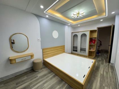 Chính Chủ - Hẻm Xe Hơi 5M ,DT 30M2 , 5 Tầng Đúc Với 3PN,4WC- Phan Xích  Long - PN