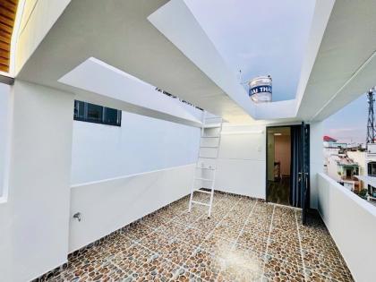 Chính Chủ - Hẻm Xe Hơi 5M ,DT 30M2 , 5 Tầng Đúc Với 3PN,4WC- Phan Xích  Long - PN
