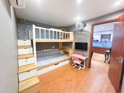 Bán căn hộ tập thể Giảng Võ, Ba Đình, nhà đẹp, thang máy, view hồ, gần mặt phố