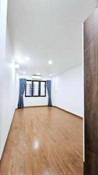 NHÀ ĐẸP CẠNH KĐT VIỆT HƯNG LONG BIÊN, GẦN PHỐ, GIÁ HỜI