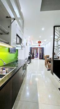 NHÀ ĐẸP CẠNH KĐT VIỆT HƯNG LONG BIÊN, GẦN PHỐ, GIÁ HỜI