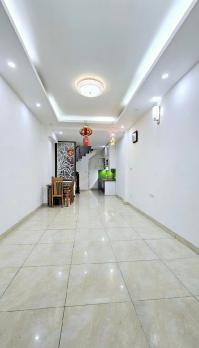 NHÀ ĐẸP CẠNH KĐT VIỆT HƯNG LONG BIÊN, GẦN PHỐ, GIÁ HỜI