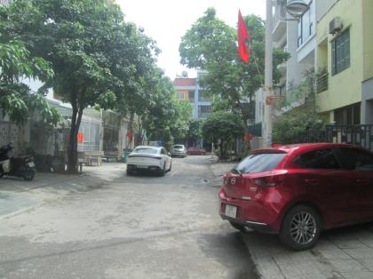 Ngộp bank bán Gấp nhà liền kề KĐT Văn Khê gần Him Lam Vạn Phúc 83m2 chỉ 17.x tỷ.0989626116