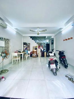Nhà Đẹp Chính Chủ - (4,5M x 11,5) 3 Tầng Đúc(Nở Hậu ) Với 4PN,5WC Huỳnh Văn Bánh - PN