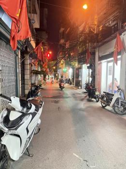 Bán nhà phố Hồ Đắc Di, Đống Đa, nhà đẹp dân xây, diện tích rộng, ô tô tránh đỗ