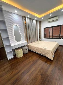 Bán nhà ngõ 221 Khương Trung, diện tích 30m x 6 tầng, mặt tiền.5m, giá 6.7 tỷ
