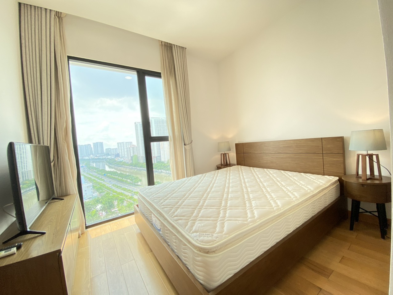Cần cho thuê D1 Mension Quận 1 Địa chỉ: 608 Võ Văn Kiệt, P.Cầu Kho, Quận1 : -	 View bitexco, căn góc siêu thoáng đẹp