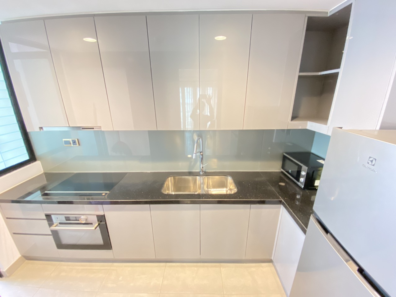 Cần cho thuê D1 Mension Quận 1 Địa chỉ: 608 Võ Văn Kiệt, P.Cầu Kho, Quận1 : -	 View bitexco, căn góc siêu thoáng đẹp