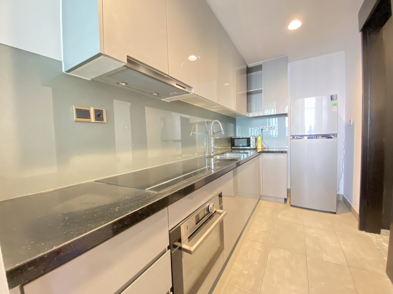 Cần cho thuê D1 Mension Quận 1 Địa chỉ: 608 Võ Văn Kiệt, P.Cầu Kho, Quận1 : -	 View bitexco, căn góc siêu thoáng đẹp