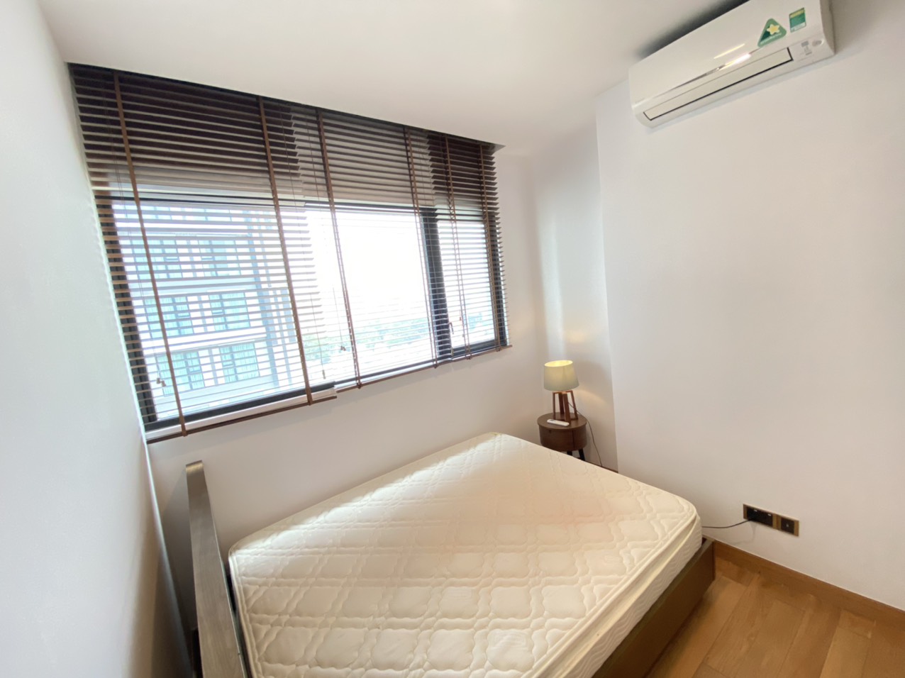 Cần cho thuê D1 Mension Quận 1 Địa chỉ: 608 Võ Văn Kiệt, P.Cầu Kho, Quận1 : -	 View bitexco, căn góc siêu thoáng đẹp