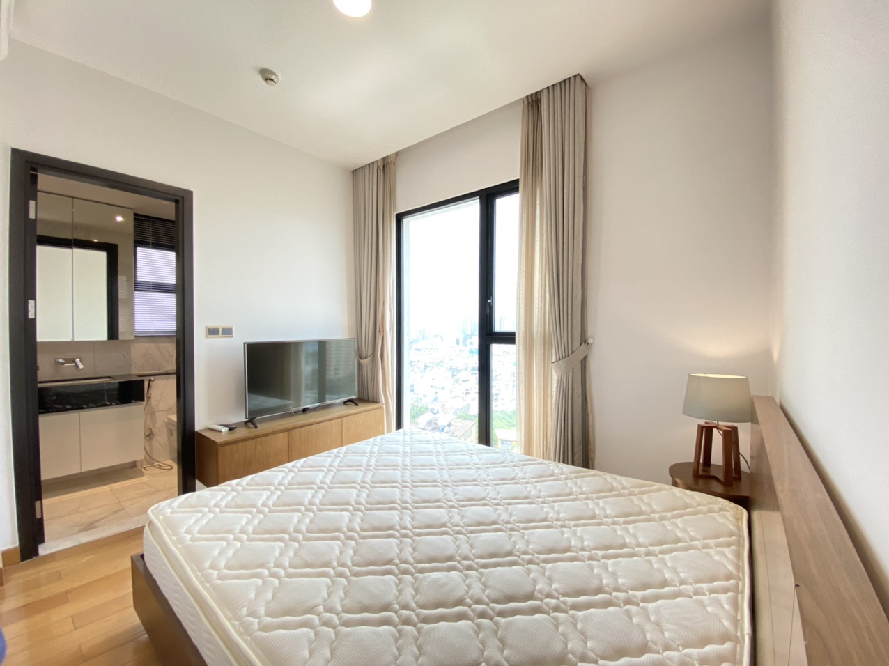 Cần cho thuê D1 Mension Quận 1 Địa chỉ: 608 Võ Văn Kiệt, P.Cầu Kho, Quận1 : -	 View bitexco, căn góc siêu thoáng đẹp
