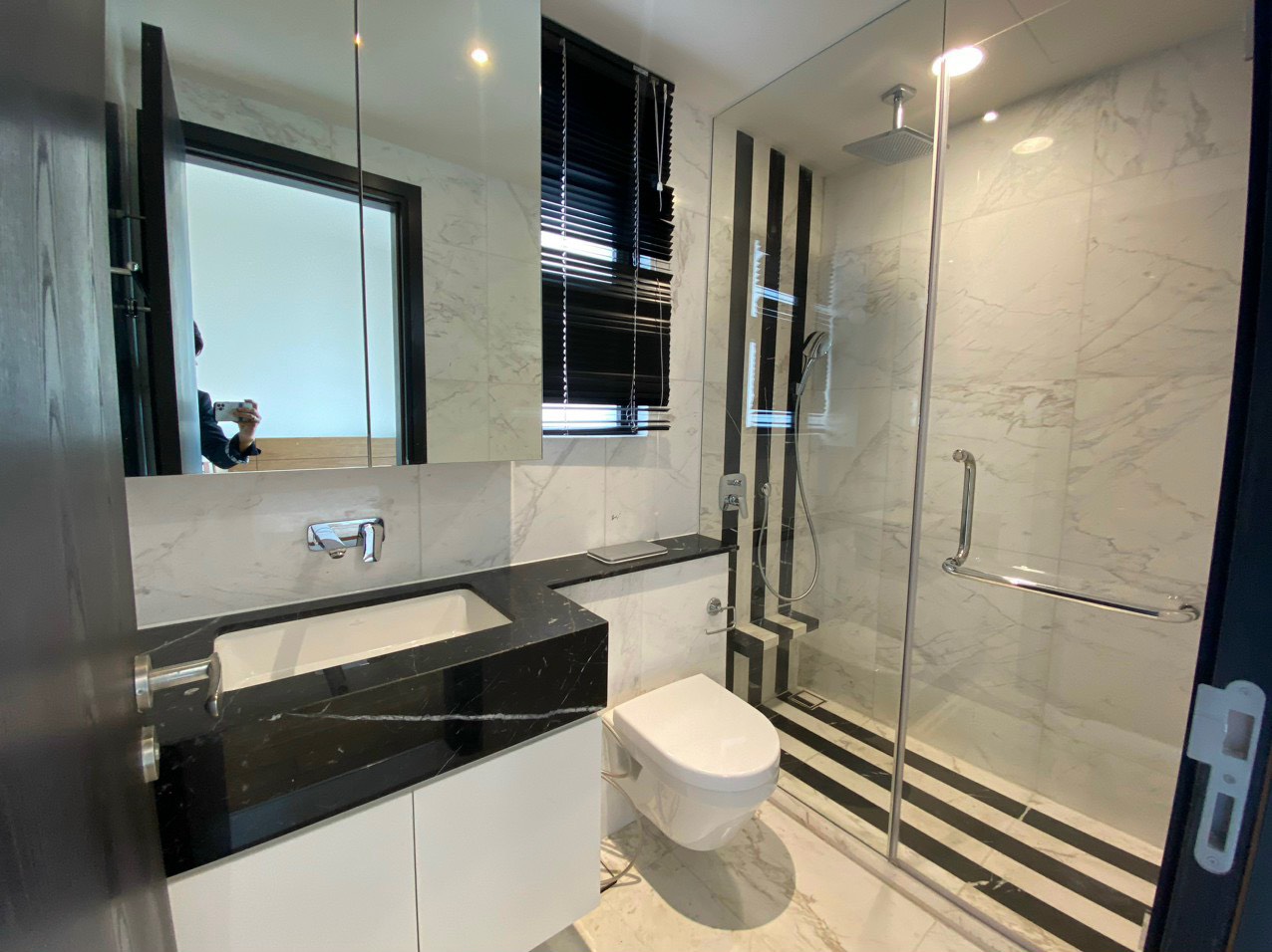 Cần cho thuê D1 Mension Quận 1 Địa chỉ: 608 Võ Văn Kiệt, P.Cầu Kho, Quận1 : -	 View bitexco, căn góc siêu thoáng đẹp