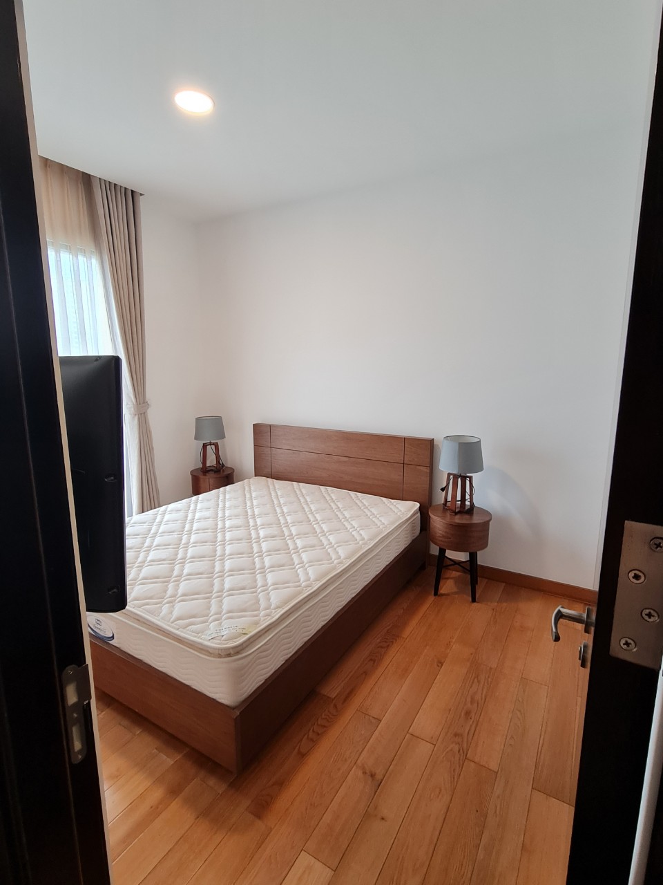 Cho thuê căn hộ D1 Mension, 608 Võ Văn Kiệt, P.Cầu Kho, Quận 1: -	Diện tích 95m2, 3PN, 2WC. Full nội thất. Giá thuê 27