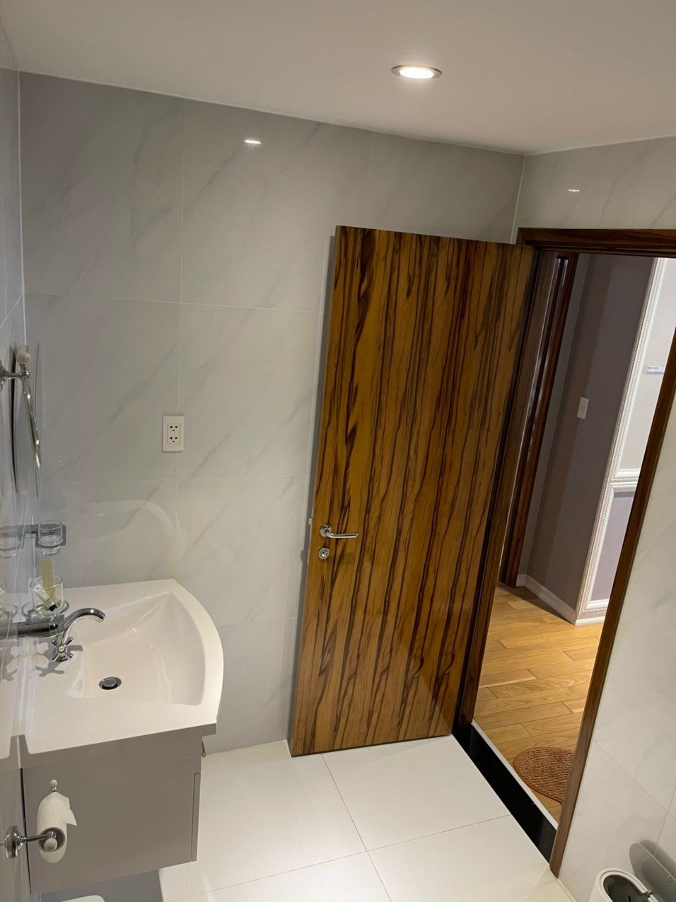 Chính chủ cần cho thuê căn hộ LEMAN 117 Nguyễn Đình Chiểu, Phường 6, Quận 3, Thành phố Hồ Chí Minh, nằm tại tòa nhà