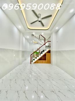Bán nhà gấp nhà Hoà Bình Tân Phú 58.2m² 3T 4PN, 3WC chỉ 5tỷx