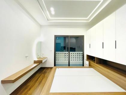 Bán căn hộ dòng tiền đường Đê La Thành, Đống Đa, 40m2, 5 tầng, gần phố, sổ đỏ hoa hậu