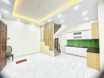 Bán nhà Lê Văn Hiến, 34m2, phân lô, ô tô, nội thất chủ tặng,  nhỉnh 5tỷ.