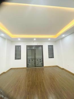 Bán nhà Lê Văn Hiến, 34m2, phân lô, ô tô, nội thất chủ tặng,  nhỉnh 5tỷ.