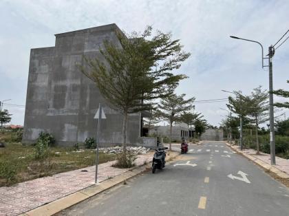 Bán nhà mặt tiền 100m2, 1 trệt 1 lầu – khu dân cư Long Cang