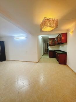 Bán căn hộ tập thể Hoàng Ngọc Phách, Đống Đa, 90m2, ô tô dừng đỗ chân cầu thang, gần phố