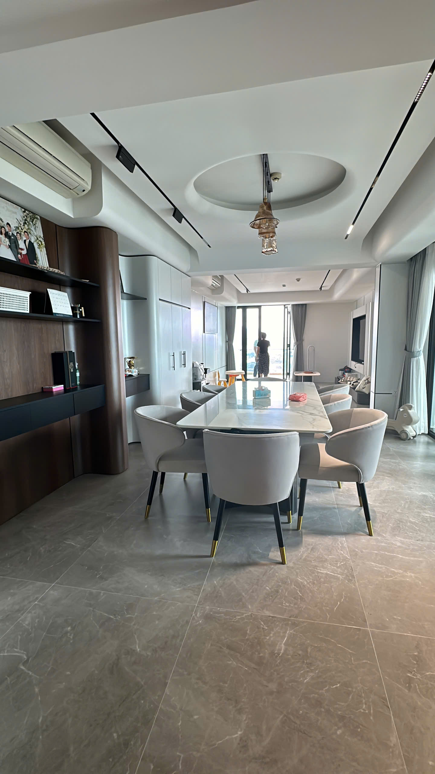 Bán nhanh D1 Mension view sông, view Bitexco tầng cao thoáng mát. - Diện tích: 178m² gồm 4 phòng ngủ, phòng khách