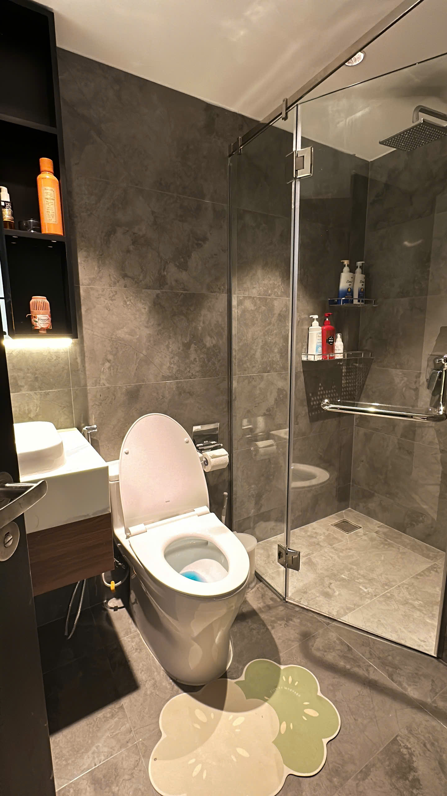 Bán nhanh D1 Mension view sông, view Bitexco tầng cao thoáng mát. - Diện tích: 178m² gồm 4 phòng ngủ, phòng khách