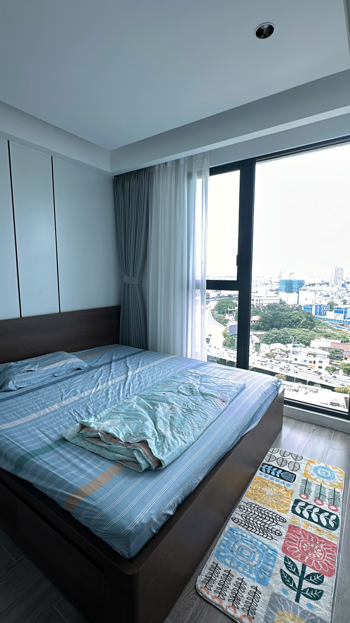 Bán nhanh D1 Mension view sông, view Bitexco tầng cao thoáng mát. - Diện tích: 178m² gồm 4 phòng ngủ, phòng khách
